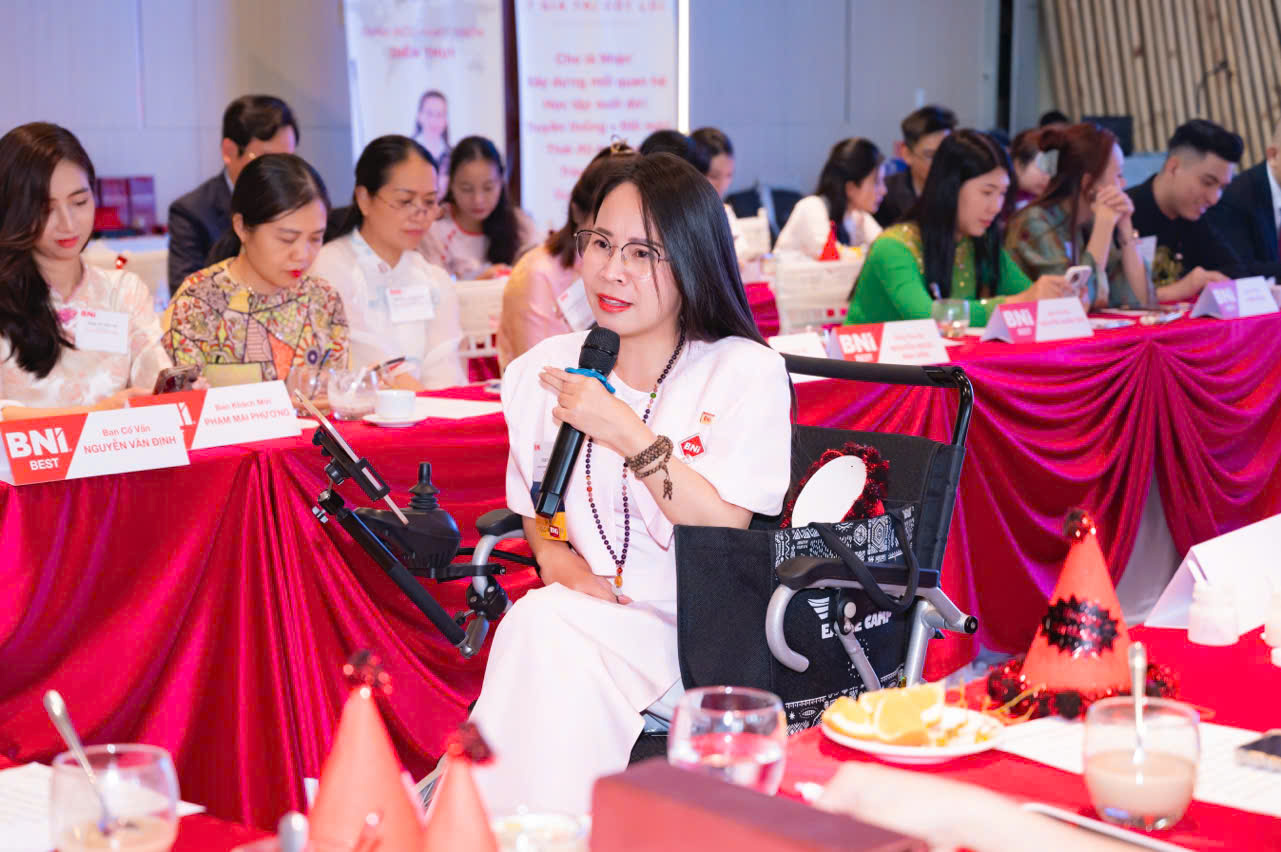 Diễm Thúy chia sẻ giữa cộng đồng doanh nhân